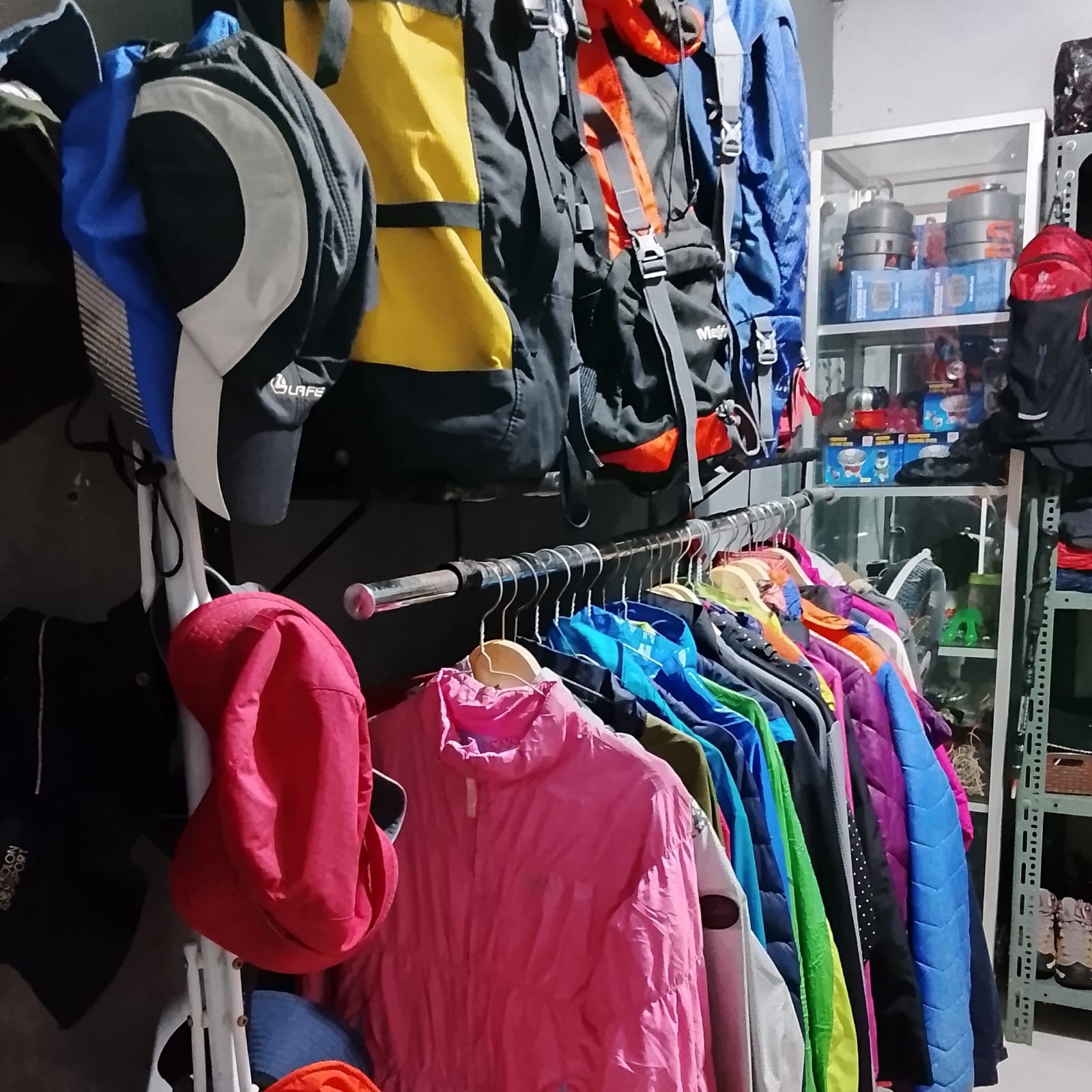 Peralatan Camping - Rak & Sepatu Gunung